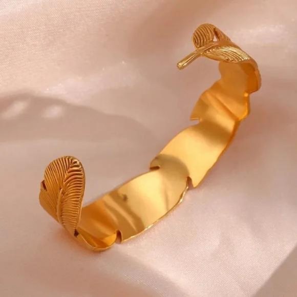 NEW 18K GOLD BANGLE CUFF LEAF BRACELET - Picture 5 of 7